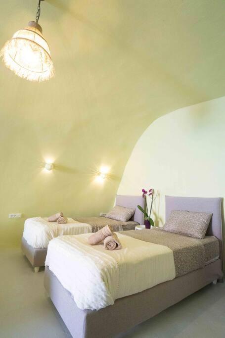 Vila Santorini Oasis- Cave House Fira  Exteriér fotografie
