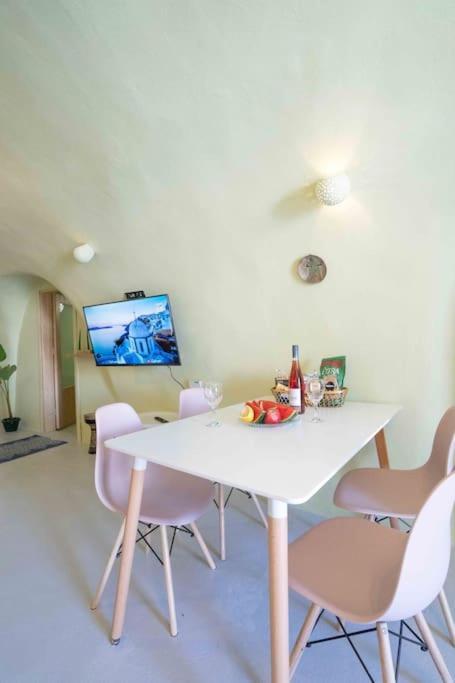Vila Santorini Oasis- Cave House Fira  Exteriér fotografie
