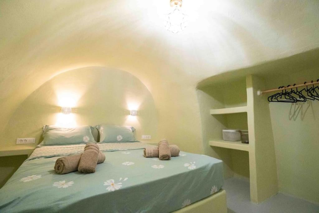 Vila Santorini Oasis- Cave House Fira  Exteriér fotografie